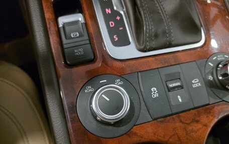 Volkswagen Touareg III, 2011 год, 2 970 000 рублей, 13 фотография