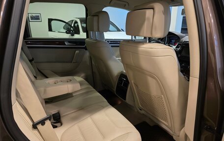 Volkswagen Touareg III, 2011 год, 2 970 000 рублей, 21 фотография