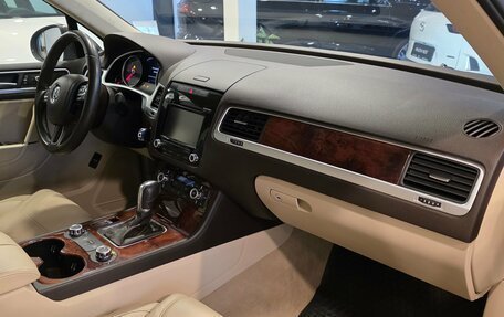 Volkswagen Touareg III, 2011 год, 2 970 000 рублей, 25 фотография