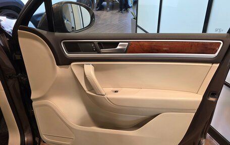 Volkswagen Touareg III, 2011 год, 2 970 000 рублей, 27 фотография