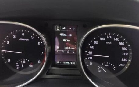 Hyundai Santa Fe III рестайлинг, 2016 год, 1 900 000 рублей, 14 фотография