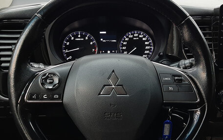 Mitsubishi Outlander III рестайлинг 3, 2016 год, 1 550 000 рублей, 14 фотография