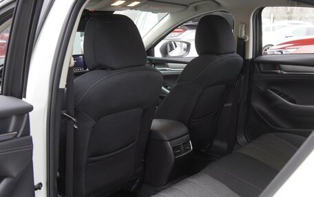 Mazda 6, 2019 год, 2 330 000 рублей, 11 фотография