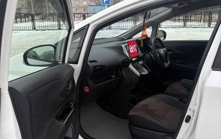 Toyota Wish II, 2015 год, 1 720 000 рублей, 21 фотография