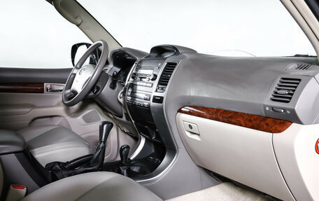 Toyota Land Cruiser Prado 120 рестайлинг, 2007 год, 2 297 000 рублей, 10 фотография