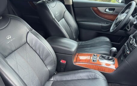 Infiniti QX70, 2013 год, 31 фотография