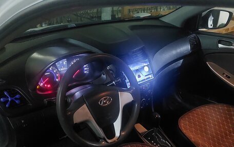 Hyundai Solaris II рестайлинг, 2014 год, 680 000 рублей, 5 фотография