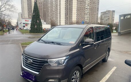 Hyundai H-1 II рестайлинг, 2019 год, 2 499 999 рублей, 1 фотография