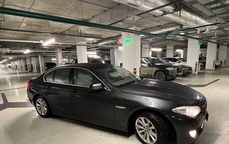 BMW 5 серия, 2010 год, 1 900 000 рублей, 3 фотография