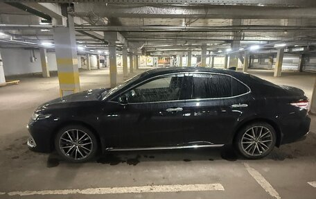 Toyota Camry, 2023 год, 1 790 000 рублей, 4 фотография