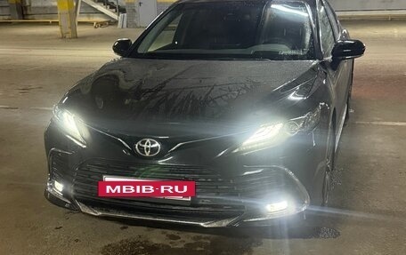 Toyota Camry, 2023 год, 1 790 000 рублей, 6 фотография