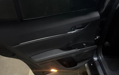 Toyota Camry, 2023 год, 1 790 000 рублей, 28 фотография