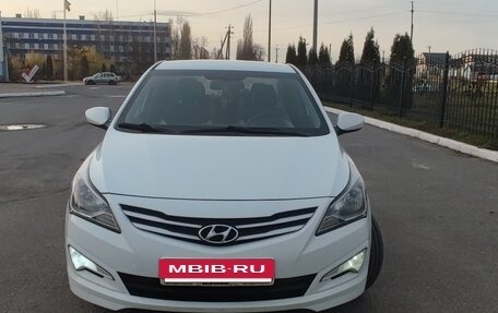 Hyundai Solaris II рестайлинг, 2015 год, 1 200 000 рублей, 2 фотография