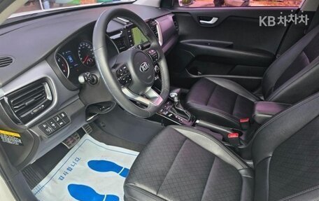 KIA Stonic, 2020 год, 1 500 000 рублей, 5 фотография