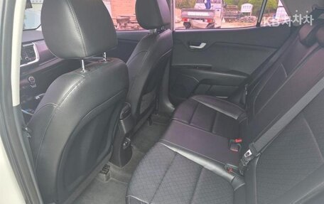 KIA Stonic, 2020 год, 1 500 000 рублей, 8 фотография