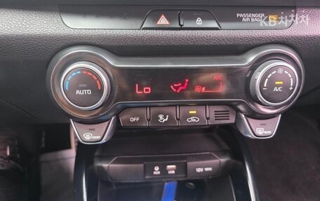 KIA Stonic, 2020 год, 1 500 000 рублей, 11 фотография