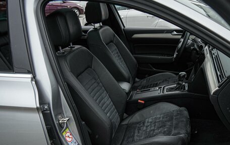 Volkswagen Passat B8 рестайлинг, 2017 год, 1 799 000 рублей, 8 фотография