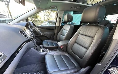 Volkswagen Sharan II, 2019 год, 1 560 111 рублей, 24 фотография