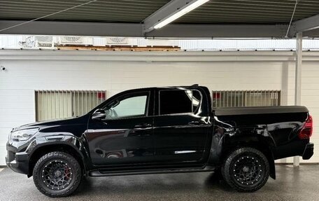 Toyota Hilux VIII, 2023 год, 4 400 000 рублей, 2 фотография