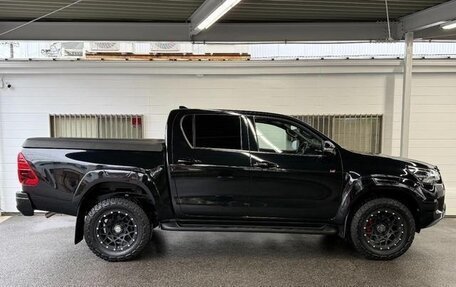 Toyota Hilux VIII, 2023 год, 4 400 000 рублей, 6 фотография