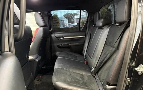 Toyota Hilux VIII, 2023 год, 4 400 000 рублей, 25 фотография