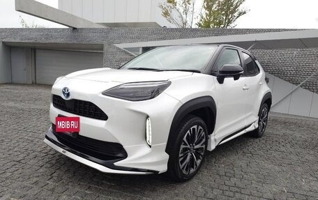 Toyota Yaris Cross, 2022 год, 1 690 000 рублей, 3 фотография
