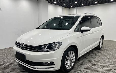 Volkswagen Touran III, 2021 год, 2 000 050 рублей, 2 фотография