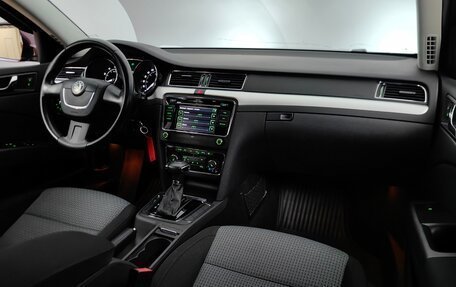 Skoda Superb III рестайлинг, 2012 год, 999 000 рублей, 13 фотография