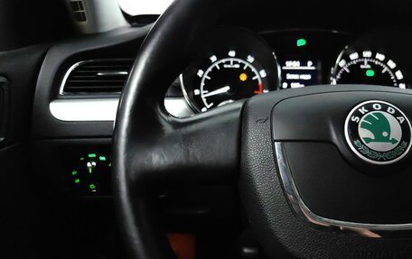 Skoda Superb III рестайлинг, 2012 год, 999 000 рублей, 18 фотография