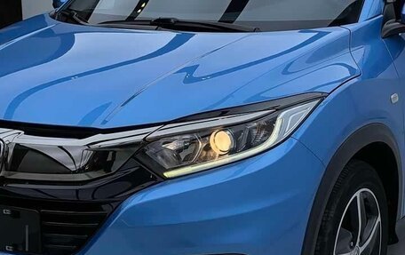 Honda Vezel, 2021 год, 1 800 000 рублей, 3 фотография