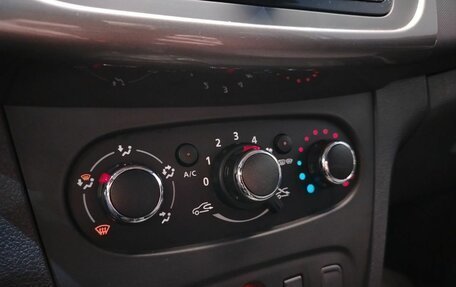 Renault Logan II, 2019 год, 759 000 рублей, 10 фотография