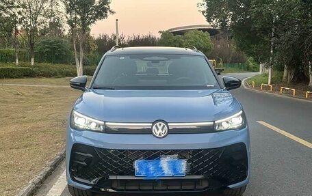 Volkswagen Tiguan, 2024 год, 4 175 000 рублей, 3 фотография