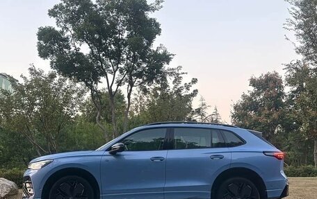 Volkswagen Tiguan, 2024 год, 4 175 000 рублей, 10 фотография