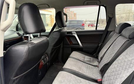 Toyota Land Cruiser Prado 150 рестайлинг 2, 2016 год, 3 400 000 рублей, 13 фотография