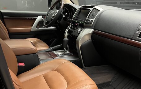 Toyota Land Cruiser 200, 2015 год, 3 750 000 рублей, 21 фотография