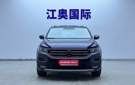 Volkswagen T-Roc I, 2022 год, 1 980 098 рублей, 2 фотография