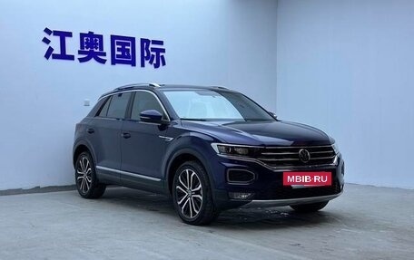 Volkswagen T-Roc I, 2022 год, 1 980 098 рублей, 3 фотография