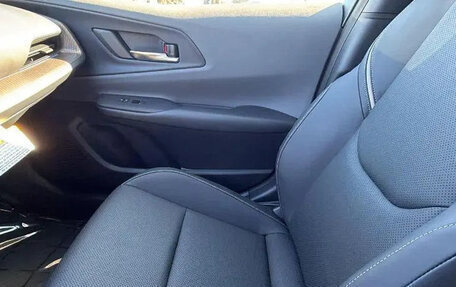 Toyota Prius IV XW50, 2025 год, 4 542 000 рублей, 8 фотография