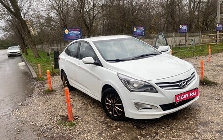 Hyundai Solaris II рестайлинг, 2015 год, 900 000 рублей, 1 фотография