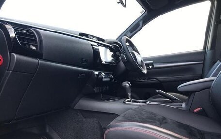 Toyota Hilux VIII, 2022 год, 4 300 000 рублей, 10 фотография