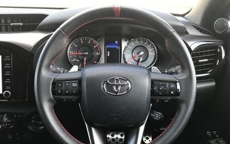 Toyota Hilux VIII, 2022 год, 4 300 000 рублей, 15 фотография