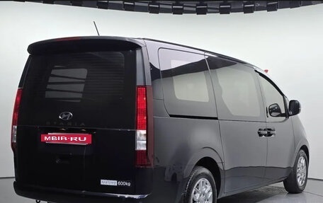 Hyundai Staria, 2024 год, 3 750 000 рублей, 2 фотография