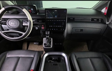 Hyundai Staria, 2024 год, 3 750 000 рублей, 7 фотография