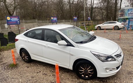 Hyundai Solaris II рестайлинг, 2015 год, 900 000 рублей, 2 фотография