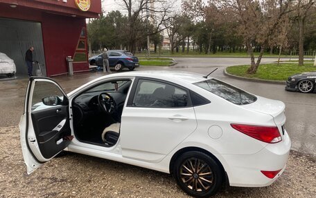 Hyundai Solaris II рестайлинг, 2015 год, 900 000 рублей, 5 фотография