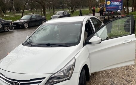 Hyundai Solaris II рестайлинг, 2015 год, 900 000 рублей, 3 фотография