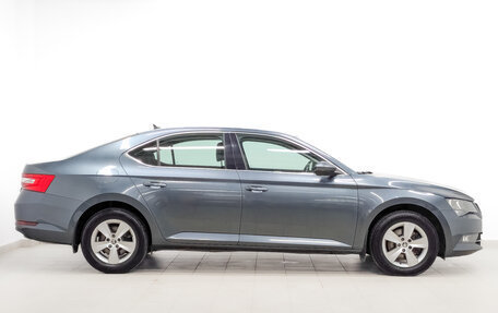 Skoda Superb III рестайлинг, 2018 год, 1 990 000 рублей, 4 фотография