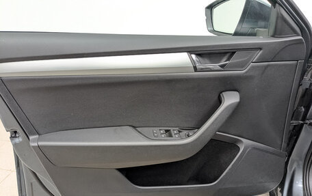 Skoda Superb III рестайлинг, 2018 год, 1 990 000 рублей, 18 фотография