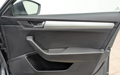 Skoda Superb III рестайлинг, 2018 год, 1 990 000 рублей, 22 фотография