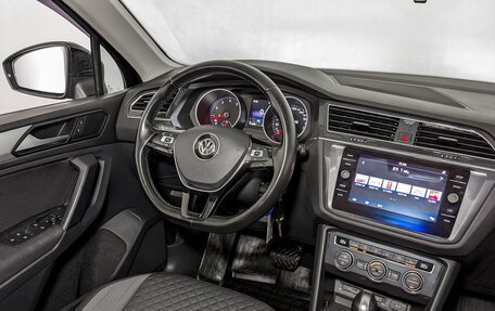 Volkswagen Tiguan II, 2019 год, 2 300 000 рублей, 27 фотография